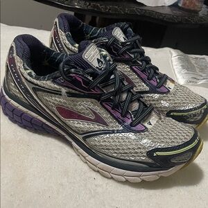 Brooks Ghost  7 Women's Athletic Shoes - Silver and Purple SIZE 5.5